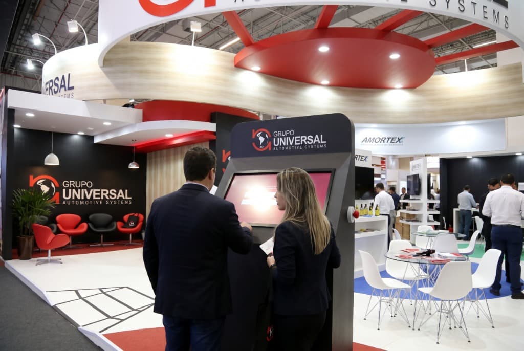 Stand Interativo Grupo Universal